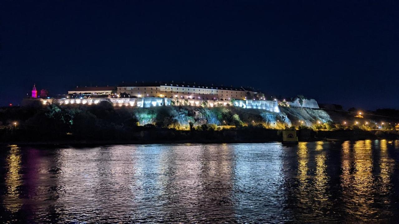 Center, Private Garage, Danube & Fortress, 3 Bdrm 2 Bath Νόβι Σαντ Εξωτερικό φωτογραφία